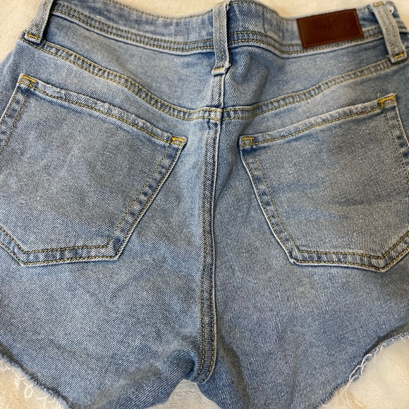 HOLLISTER CO MOM HIGH RISE SHORTS 3” VINTAGE STRECH 5 27W - Picture 2 of 3